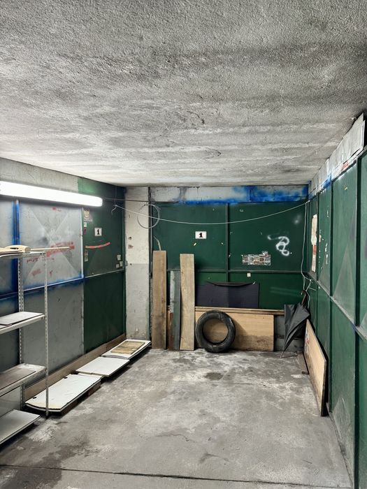 Garagem / arrumos / box fechada