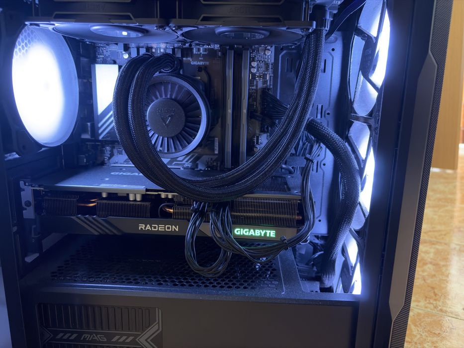 Pc gamer desktop completo Ryzen 7 9700x, Rx 7600 xt, 32gb (2x16gb) DDR5 6000mhz, Monitor 27” 165hz