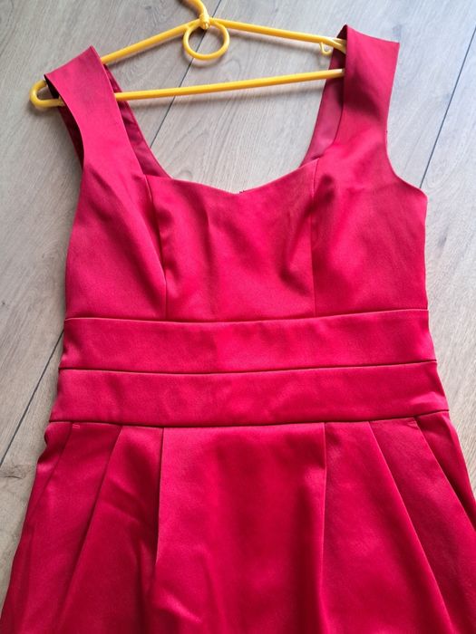 Czerwona sukienka wieczorowa