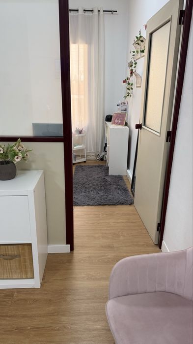 Alugo gabinte de estetica em frente à estação do el corte ingles gaia