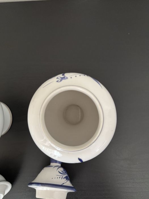 Pote em Porcelana de Alcobaça – Pintado à Mão, 19 cm