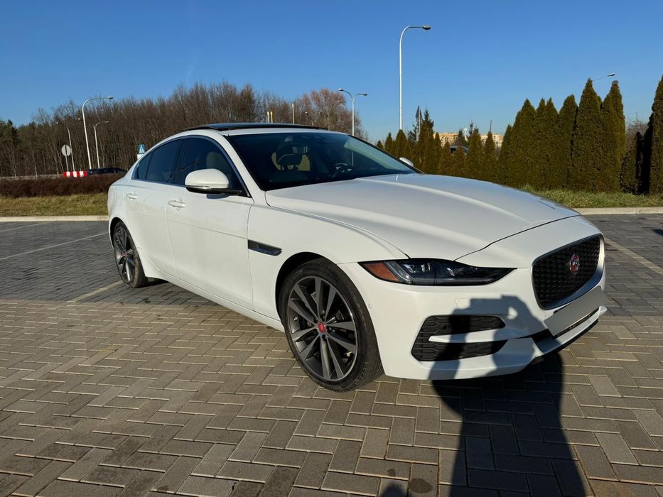 Jaguar XE