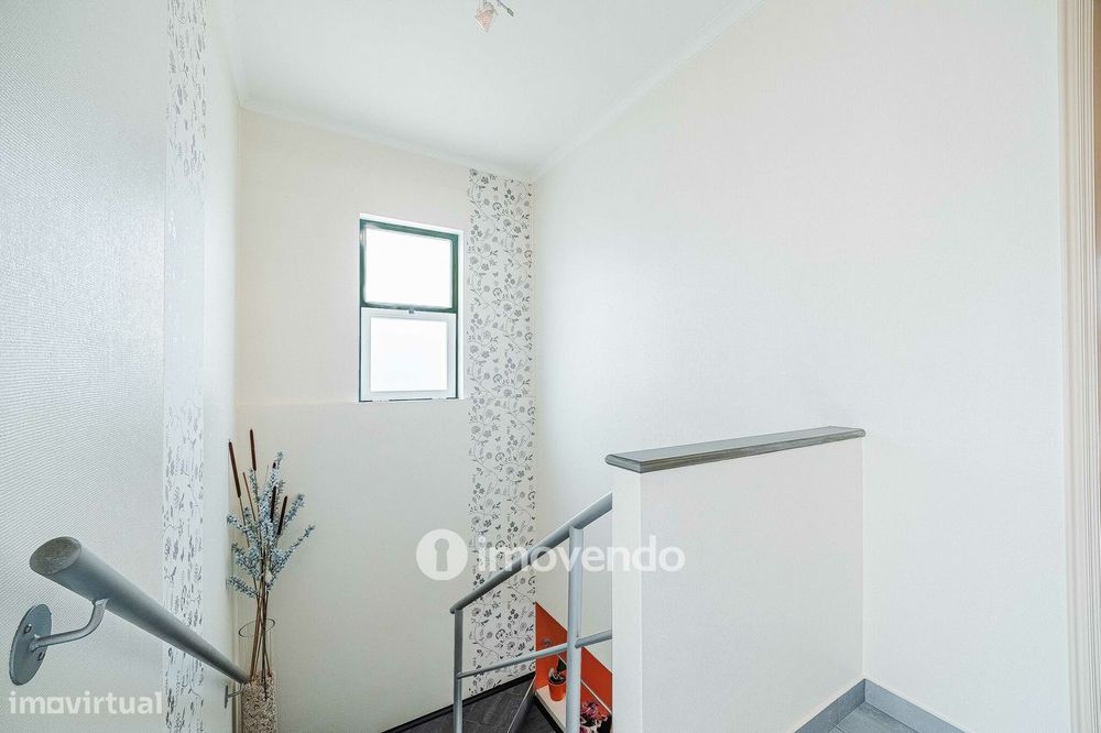 Moradia T4 com garagem e espaço exterior enorme, em Coruche