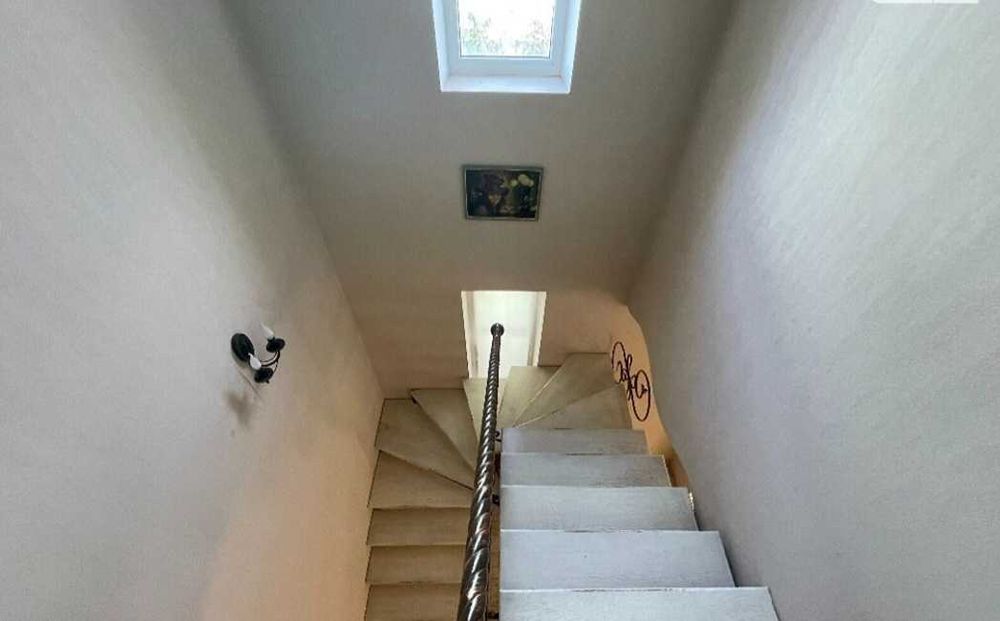 Дом в Червоном Хуторе , в доме остается все, отличное местоположение.