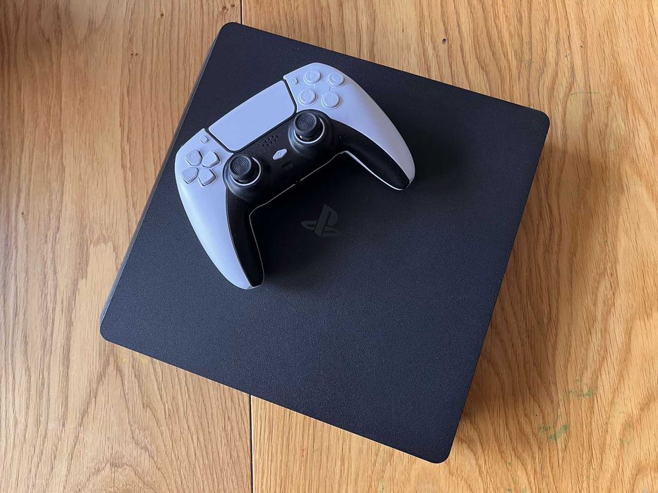 PlayStation 4 Slim 500 GB – 1 pad, kable – świetny stan