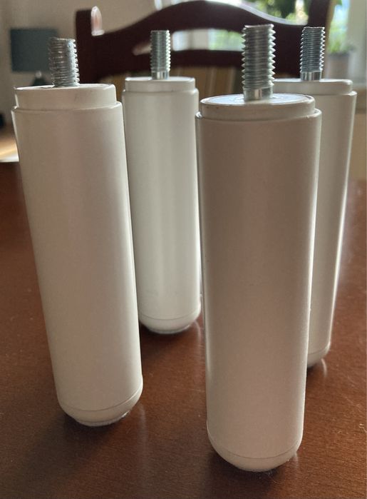 Białe nóżki Ikea do szaf, komód itp