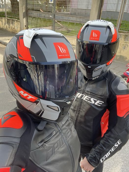 Vendo 2 capacetes MT Helmets Javi Vierge