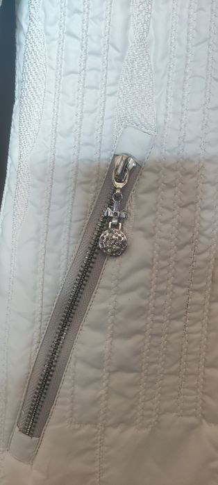 Женская удлинённая куртка с капюшоном