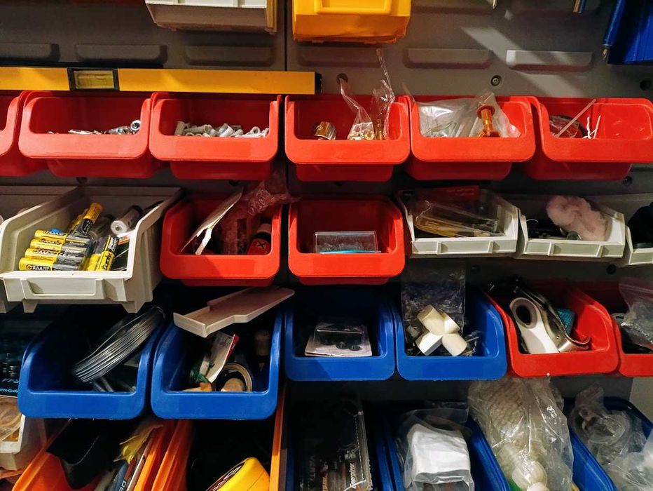 Caixas de stock arrumação plásticas empilháveis ou montáveis cores