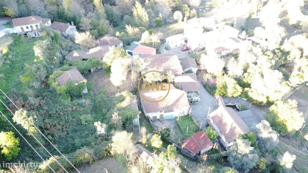 Ruina para reconstrução em Passô, Vila Verde