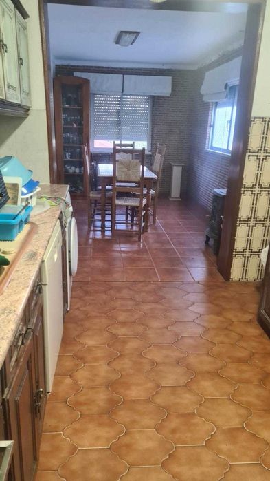 T4 com cave independente T1 e garagem privativa junto ao Jardim Municipal de Vendas Novas – ideal para família ou investimento