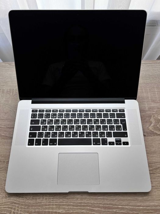 Macbook Pro Mid 2015 Retina 15.4/i7 2.8GHZ/RAM 16GB/SSD 1TB/AMD
