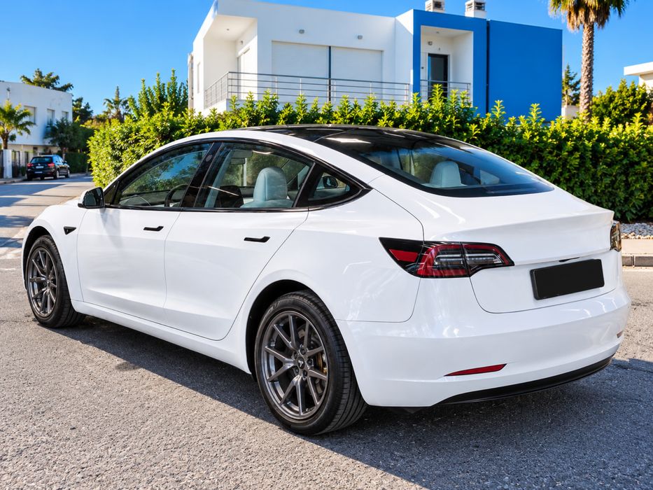 Tesla Model 3 Long Range 130.862 km