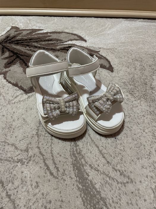 Босоніжки для дівчинки