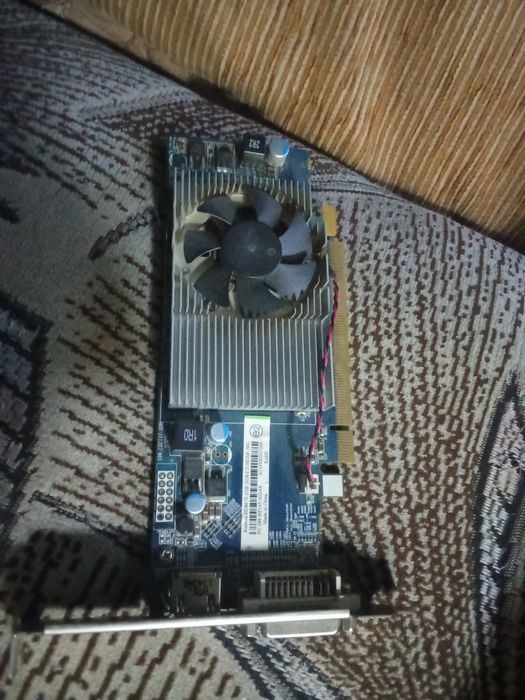 Видеокарта radion Hd8470 2GB DDR3