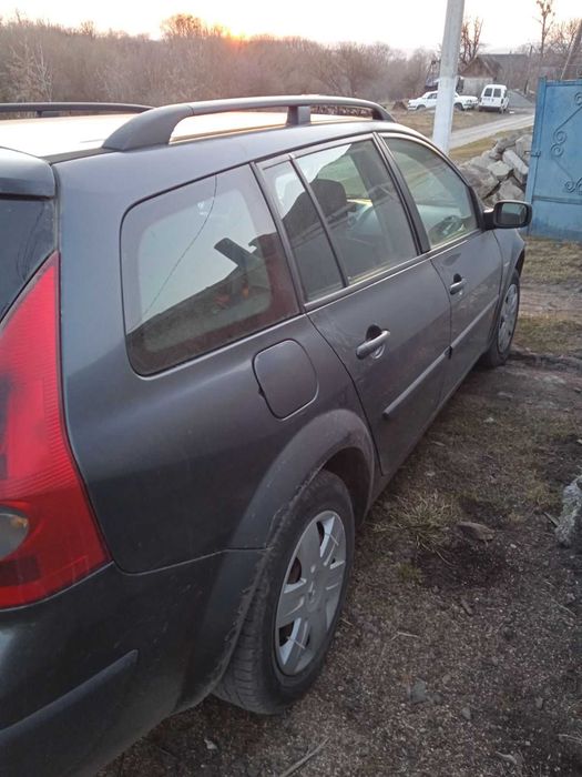 продаю свою машину рено