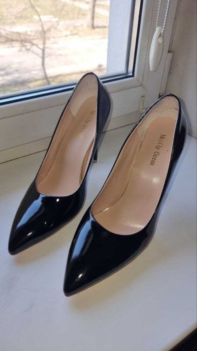 Шикарные Черные Туфли с красной подошвой 43, реально 27,5 см.