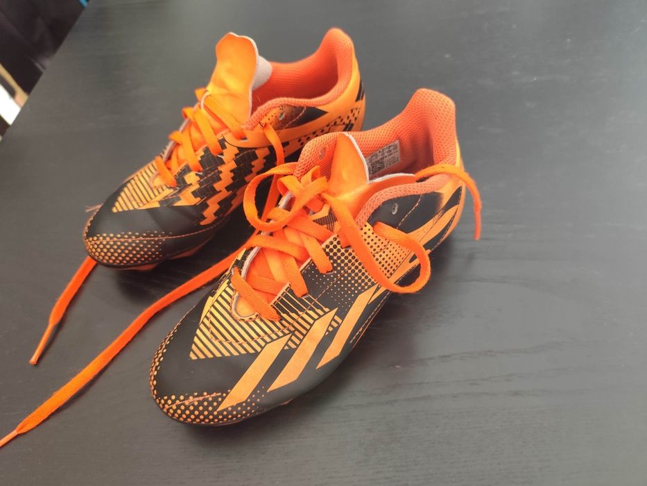 Chuteiras Adidas n°33 - Abrantes