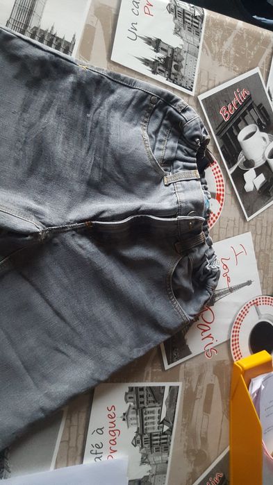 Calças variadas de criança