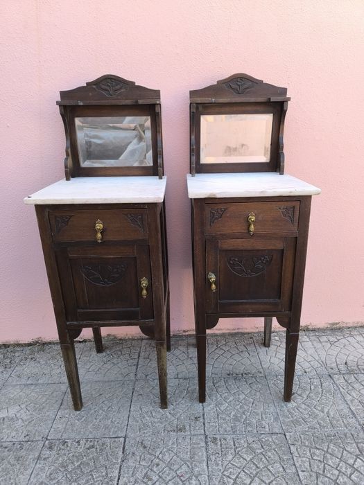 Mesas de cabeceira antigas