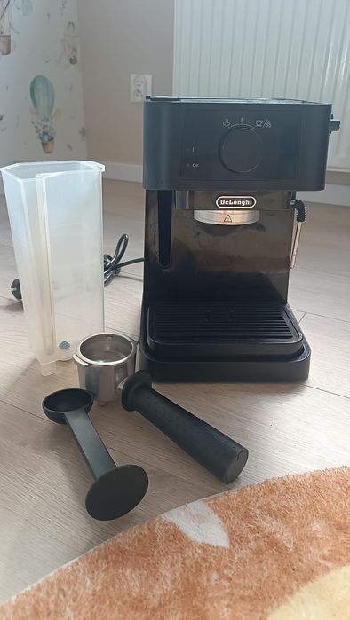 Ekspres do kawy ciśnieniowy DeLonghi EC230.BK
