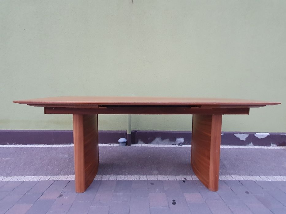 Stół rozkładany nowoczesny model