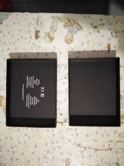 Vendo caixas de carteira nova bom estado
