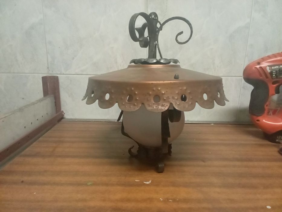 Żyrandol metalowo szklany