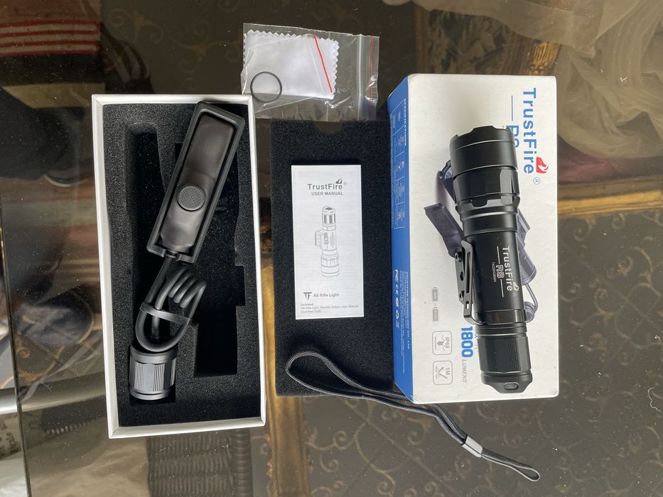 Тактичний  підствольний ліхтарик з високою яскравістю 1800 люменів