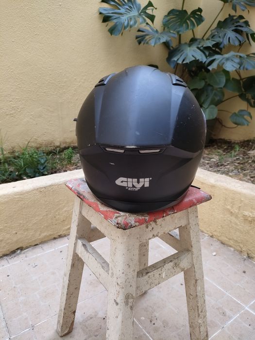 Capacete marca GIVI usado