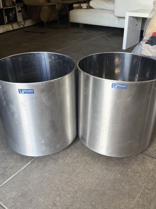 2 vasos de exteiror em inox