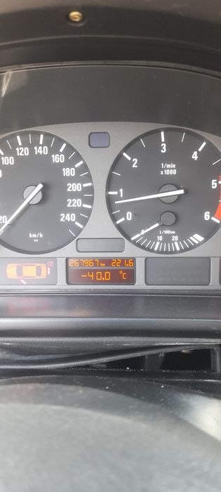 BMW 525TDS 1999 e 268000km ou troco por carro ou mota do mesmo valor