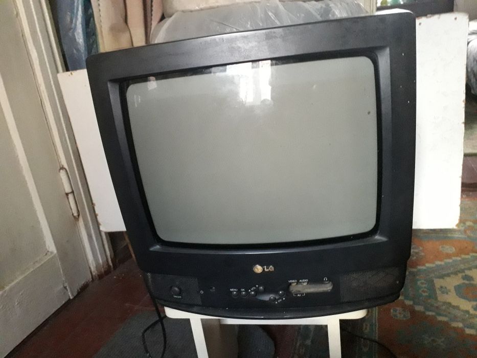 Портативный телевизор  LG модель CF-14F60