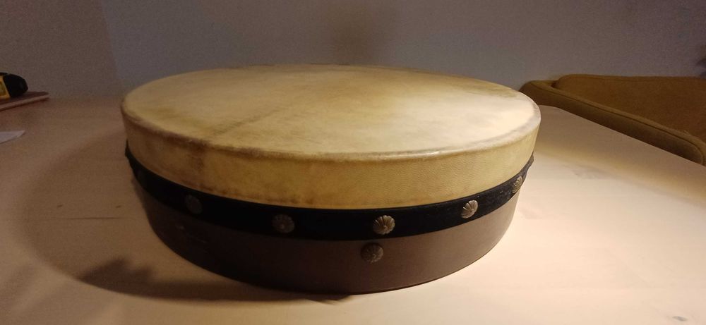 Vendo Bodhrán ( tambor tradicional irlandês)