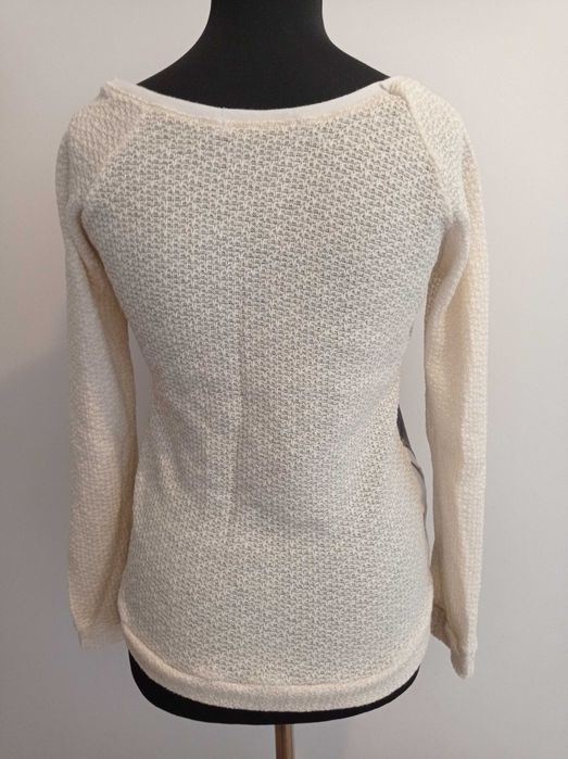 Sweter ze złotą nitką i cyrkoniami