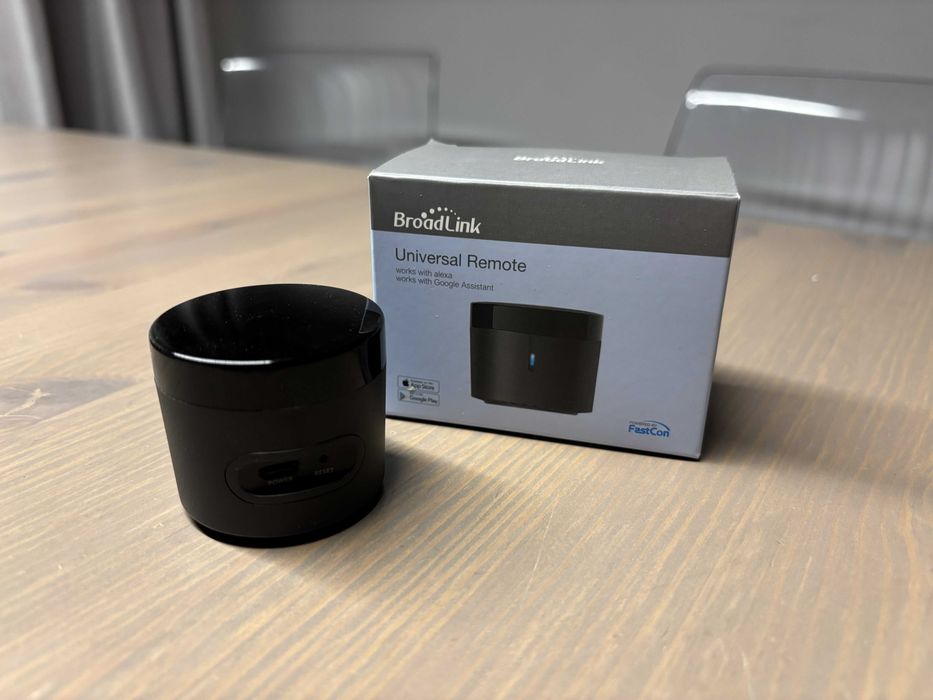 Uniwersalny Pilot Wi-Fi Broadlink RM4 Mini