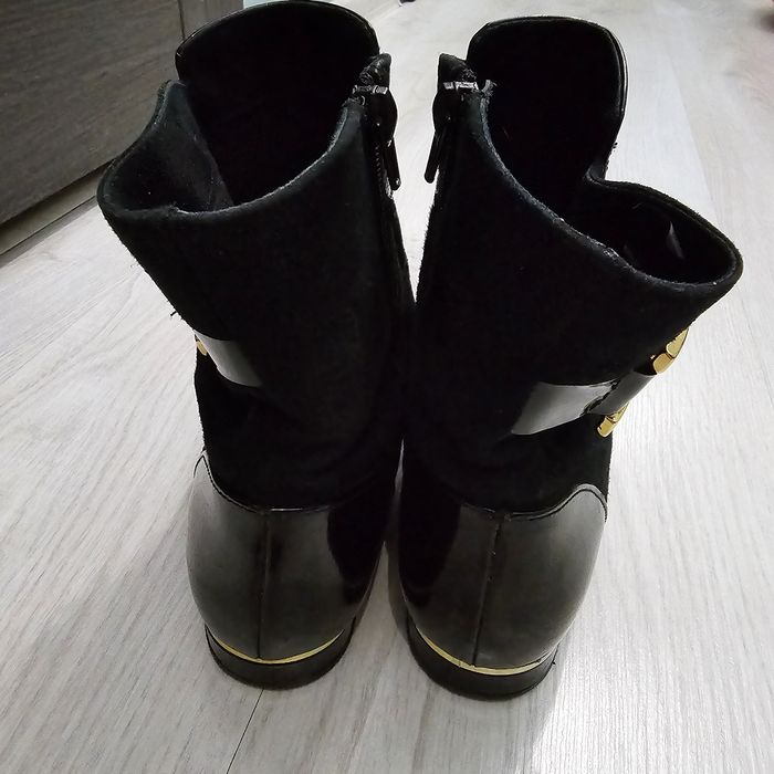 Czarne skórzane botki lakierowane z zamszem Conhpol Bis rozm.40