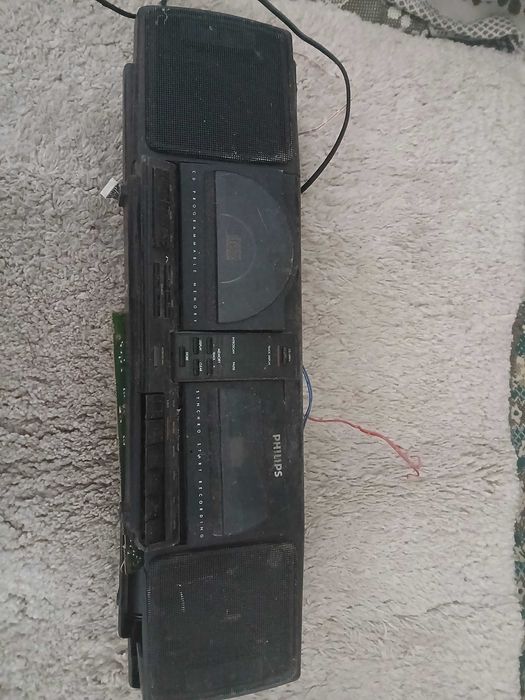 Продам магнітолу Philips