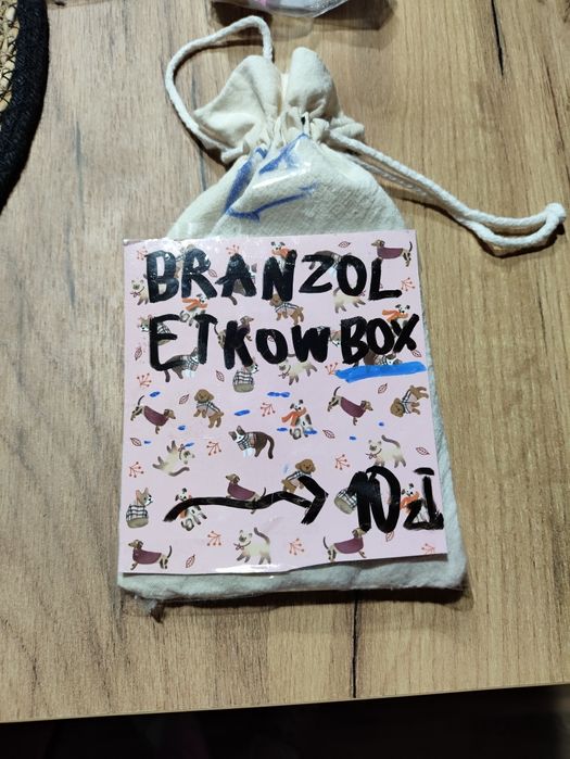 Box zestaw breloczek i bransoletka. Niespodzianka
