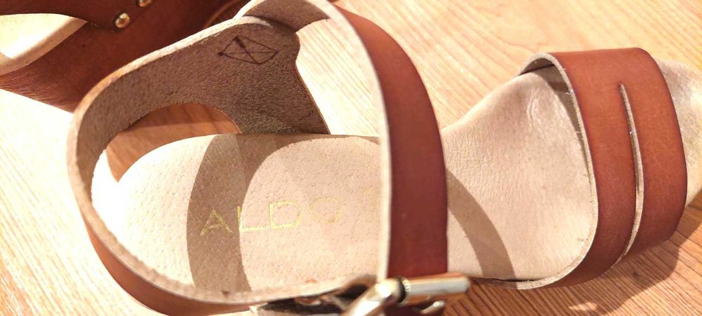 Sandálias de Cunha Marca Aldo