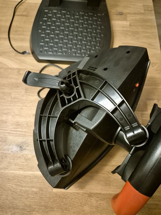 kierownica thrustmaster