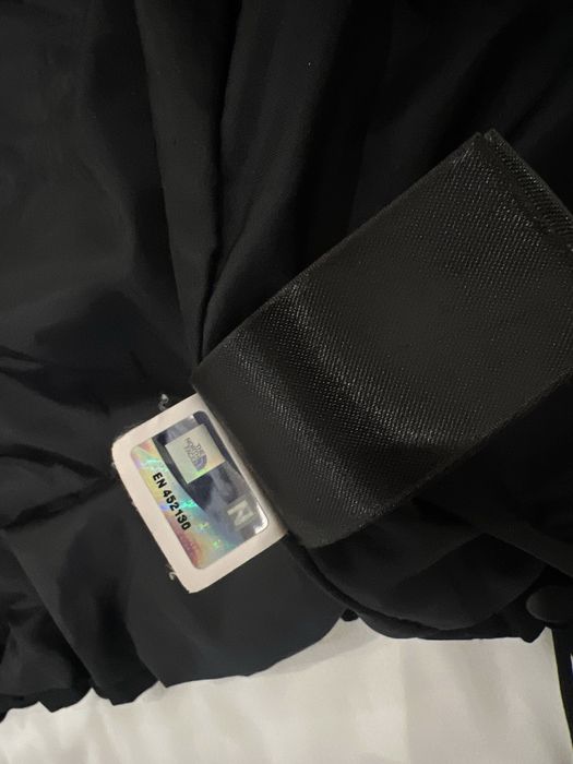 The north face куртка-вітровка на затяжках