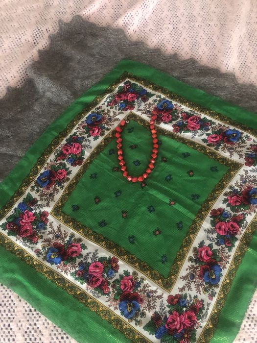 Коралі з натурального каменю