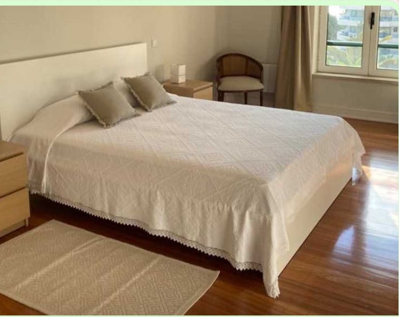 Cama de casal semi nova
