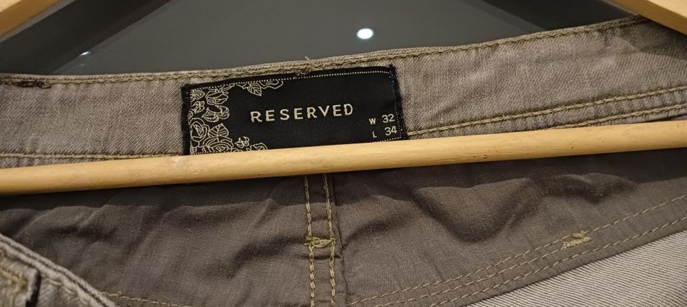 Spodnie jeansowe Reserved