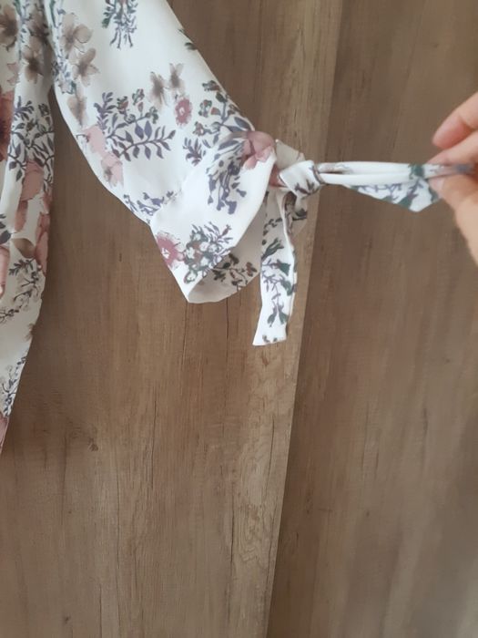 Damska bluzka w kwiaty XS