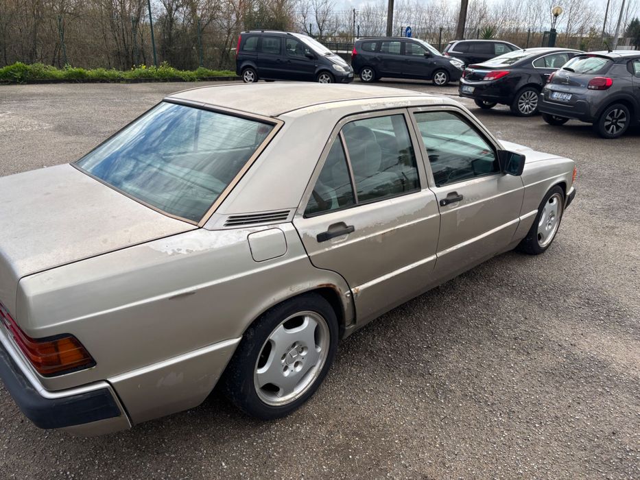 Mercedes 190D para peças