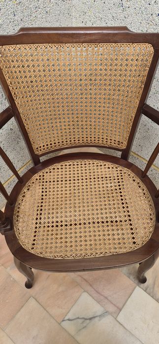 Cadeira de braços em palhinha