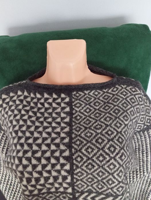 Ciepły sweterek damski