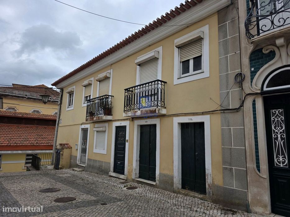 Prédio na Zona histórica de Caldas da Rainha ideal para Alojamento Loc